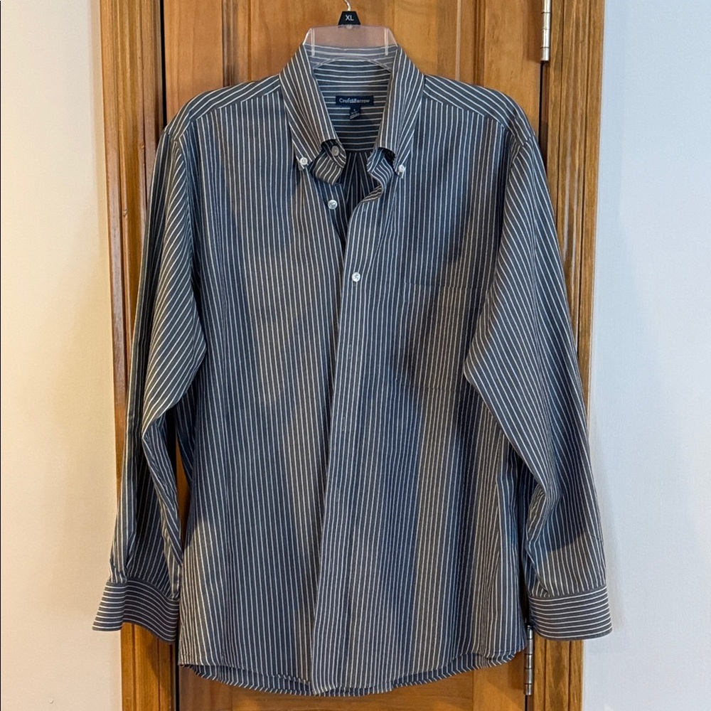 croft & barrow Men’s white and Gray Pinstripe Button-Down Shirt NWOT size large